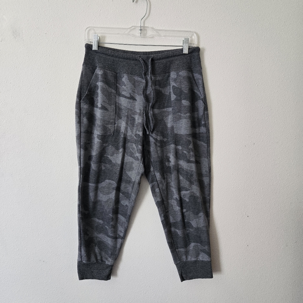 Cropped sweatpants